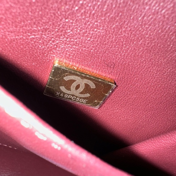 Medium Chanel with handle caviar leather - Picture 12 of 16